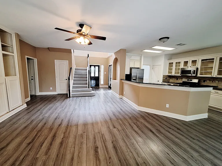 2122 Wheaton Trl — Photo 4