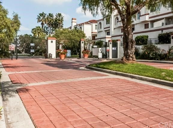 Welcome Home to Springwood a Gated Town Home Community!