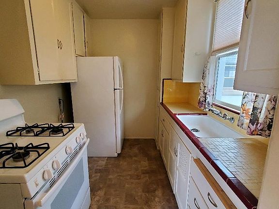 3rd image of 4032 Mississippi St