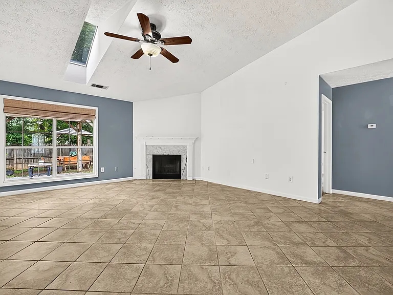 3035 Camelot Woods Dr — Photo 9