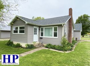 2002 11th St, Charleston, IL 61920