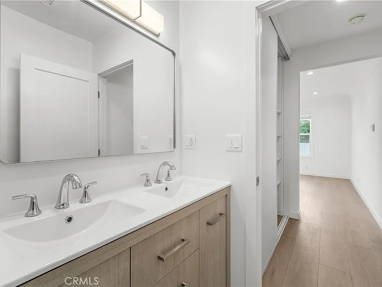 6642 Vineland Ave — Photo 9