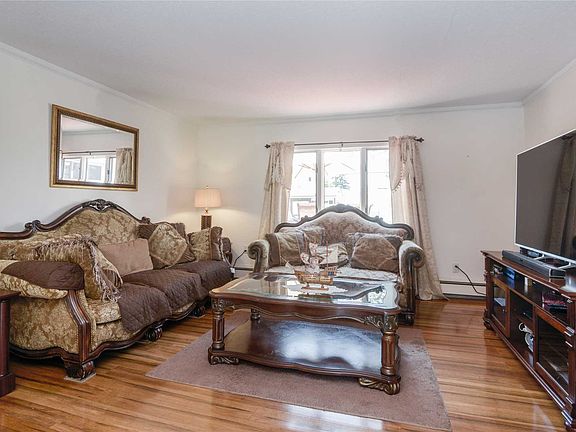 5th image of 52 Saddle Ln