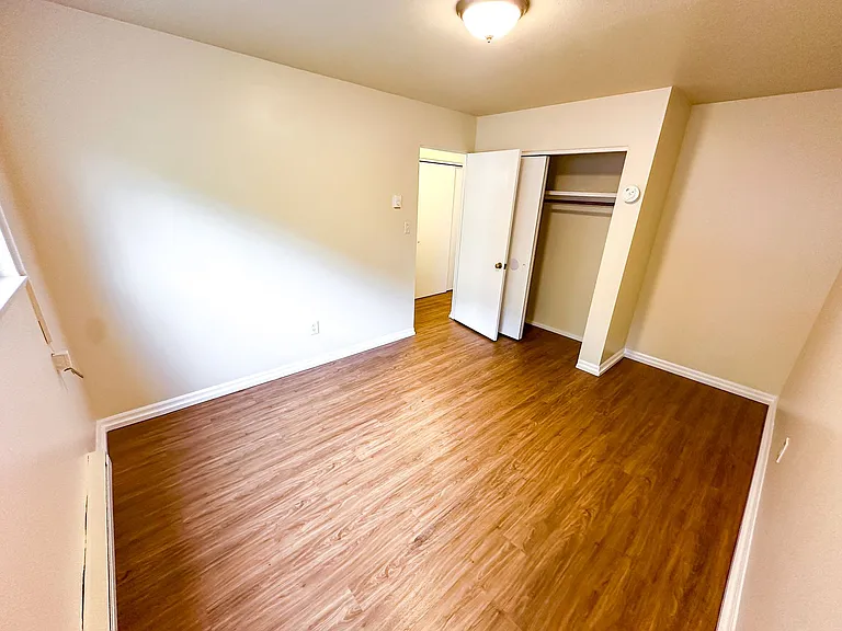 Belmont Roy Apartments — Photo 13