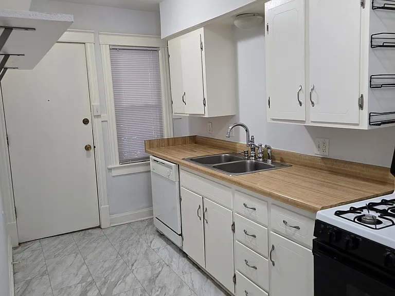 5103 Wyandotte St #1N — Photo 4