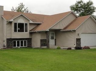 7065 23rd St N, Oakdale, MN 55128