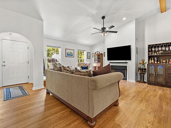 4th image of 538 Jefferson Dr