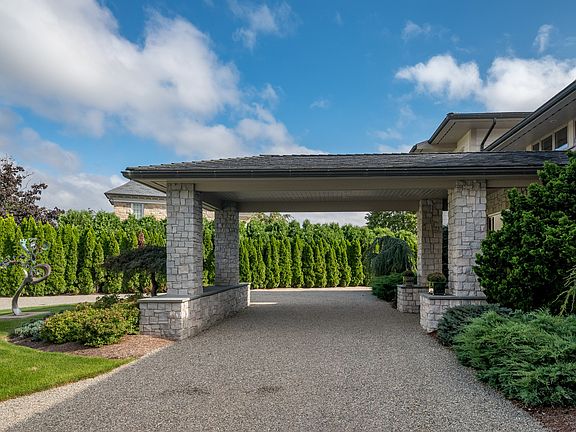 3rd image of 20 Saltus Dr