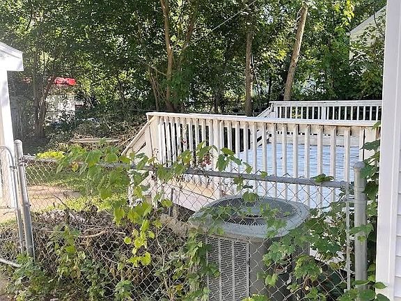 5th image of 24230 CLOVERLAWN Street
