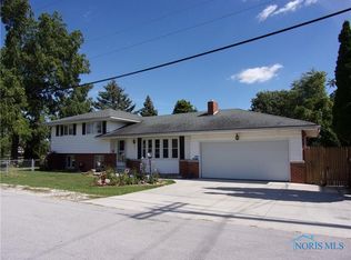 2824 Olde Curtice Rd, Northwood, OH 43619