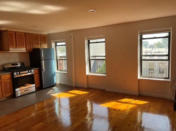 630 Willoughby Avenue image 1 of 17