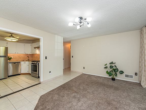 5th image of 540 Holly Ct #540
