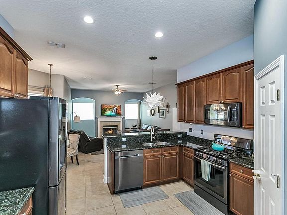 Kitchen (Walk-in Pantry)