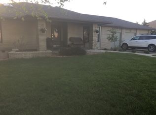 206 Grandview Dr, Garden City, KS 67846