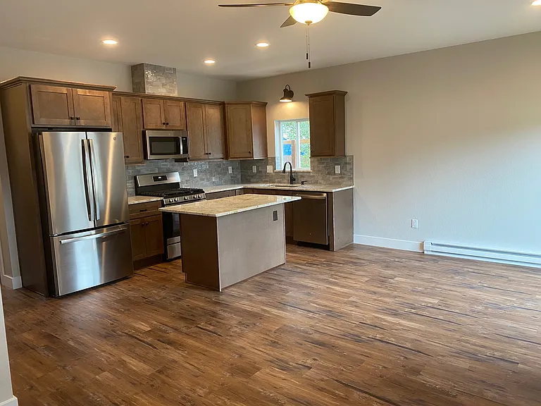 520 W 4th St #1 — Photo 7