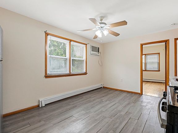 2nd image of 39 W 51st St #3