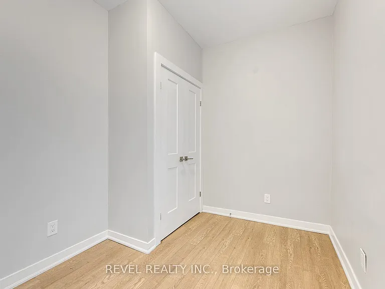 657 Barton St E #302 — Photo 28
