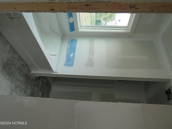 5th image of 101 Ambergate Court