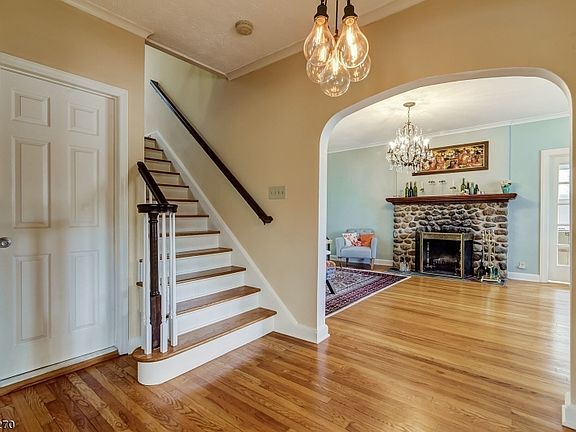 4th image of 70 N Livingston Ave