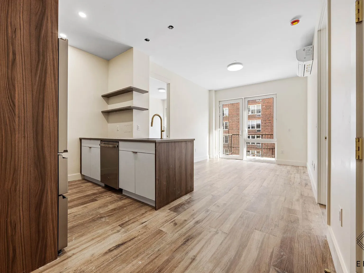 151 Hawthorne Street — Photo 2