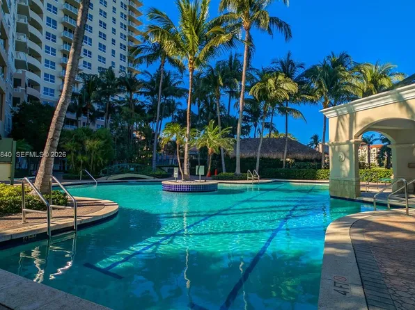 19501 W Country Club Dr APT 511, Aventura, FL 33180