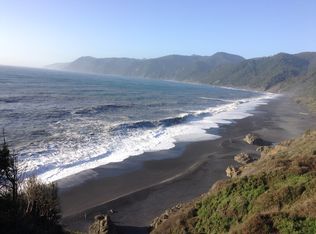 66 Ridgeview Cir, Whitethorn, CA 95589