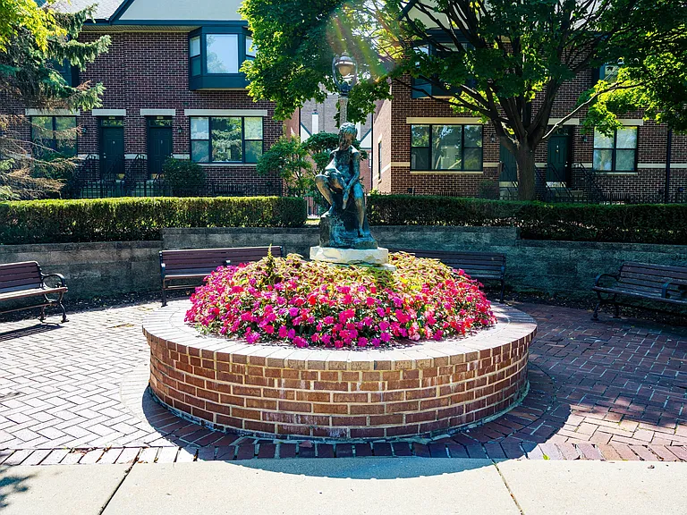 East Pointe Commons — Photo 20
