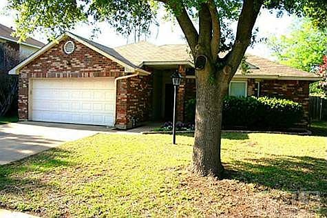 1st image of 2824 Red Oak Dr