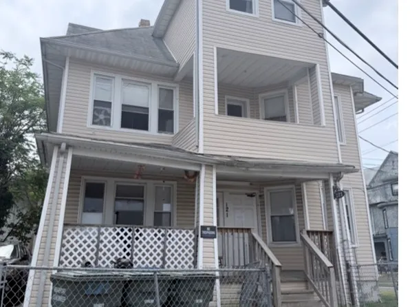 121 Calhoun Place, Bridgeport, CT 06604