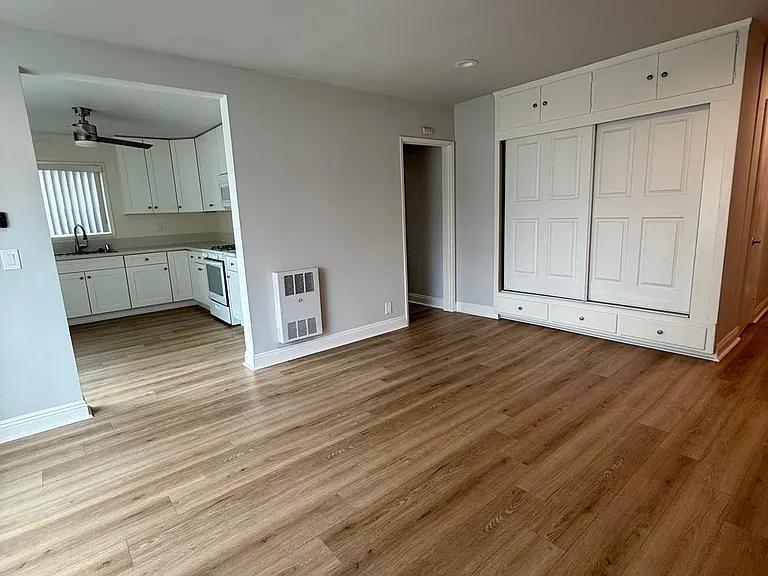 Encino Royal — Photo 13