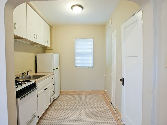 5th image of 1665 N Humboldt Ave #2