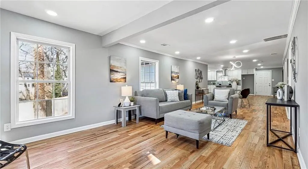 3 bed, 1800 sqft, $3,000 — Photo 3