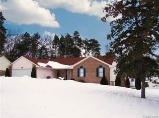 4401 Alan Ln, Orion, MI 48359