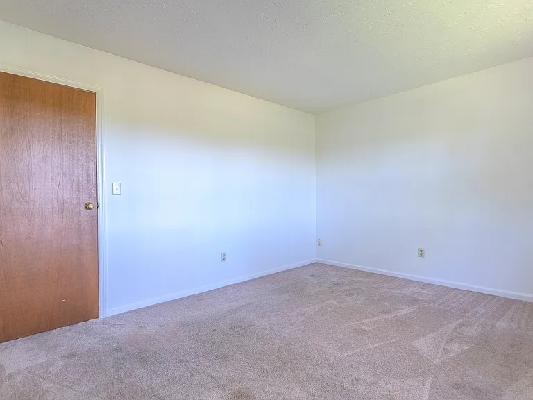 1047 Alpine Ct — Photo 13