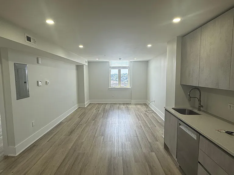 1 W Main St #506 — Photo 2