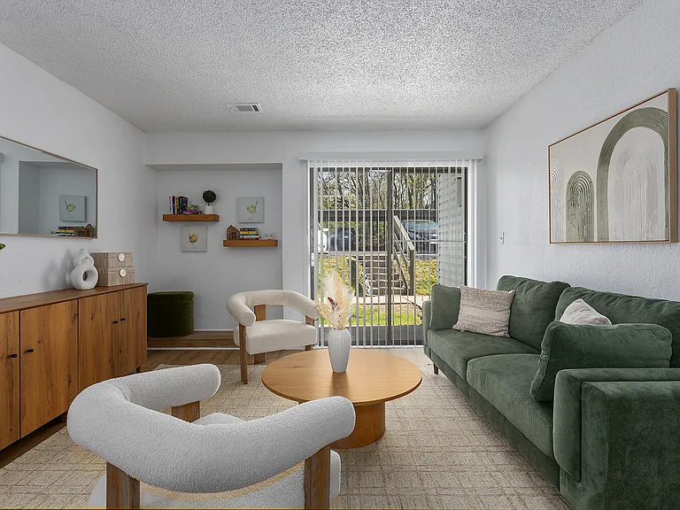 Robin Hill Apartments — Photo 4