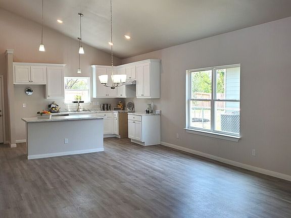 4th image of 158 DORIE ST