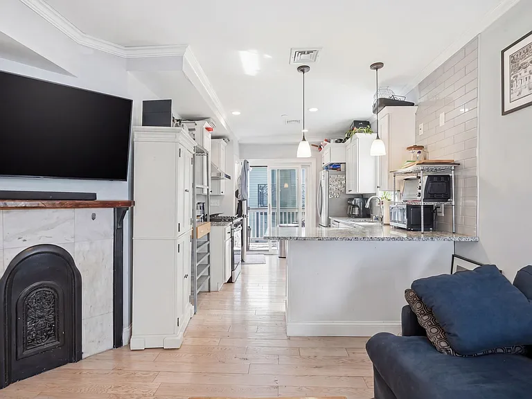 30 Rawson St #3 — Photo 6