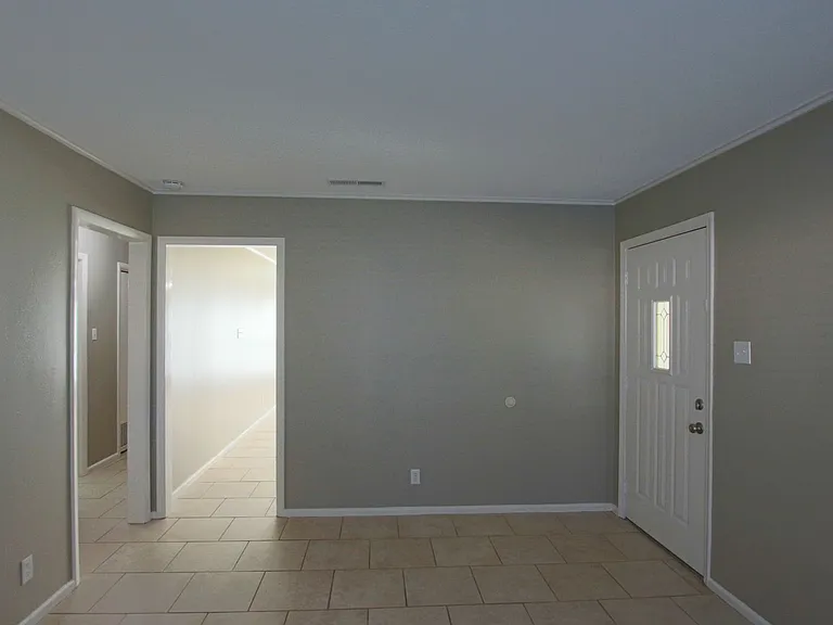 2725 Amy Ln — Photo 9