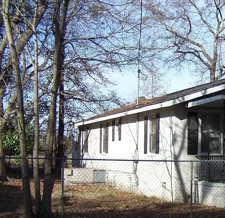2nd image of 1011 Pine St