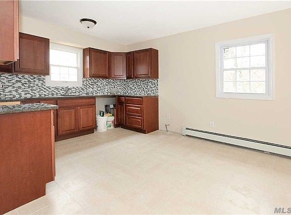 4th image of 536 Boxwood Dr