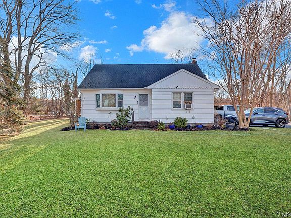 2nd image of 10 Eastport Manor Road