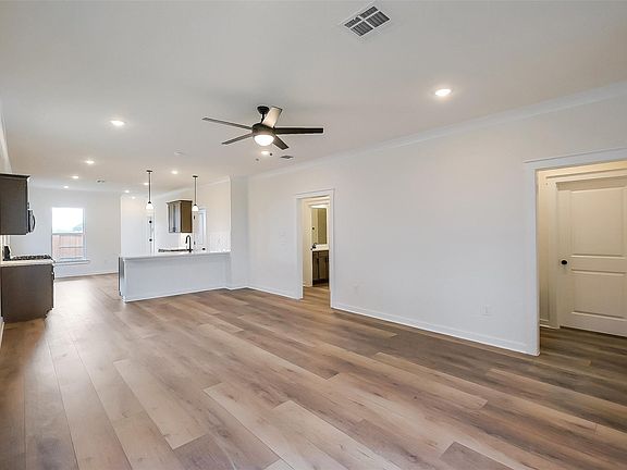 5th image of 818 Countryside Glade Ln