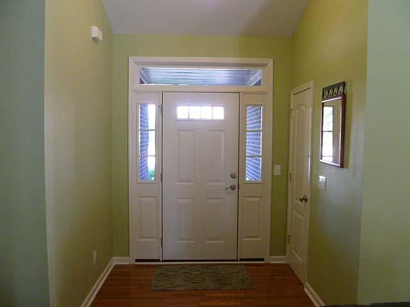 3rd image of 813 Harlan Dr