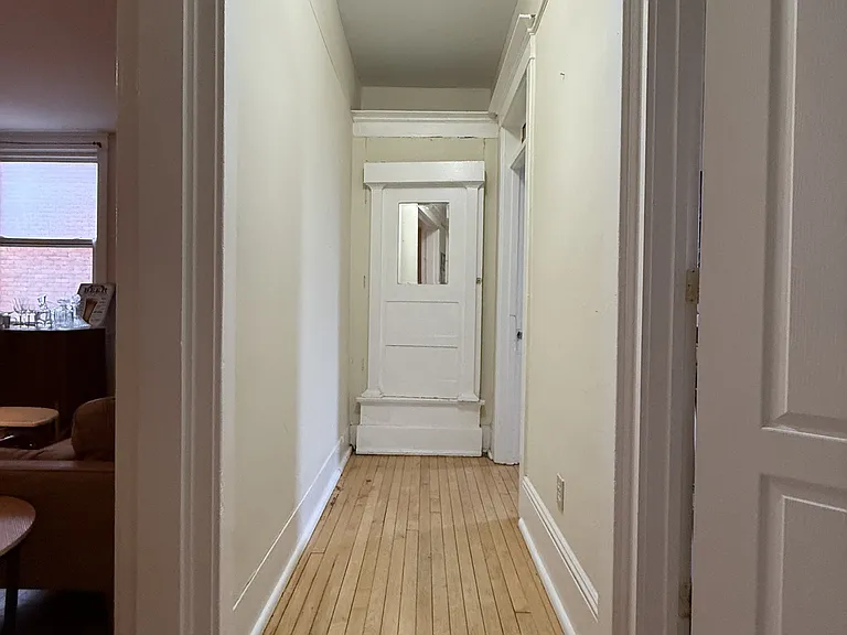 347 Elgin St #B — Photo 6