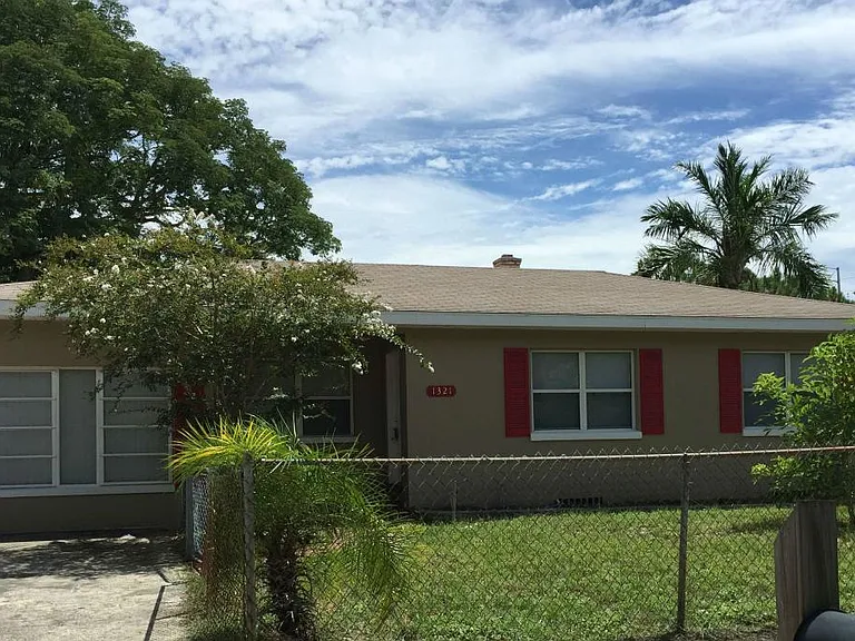 1321 Overlea St — Photo 31