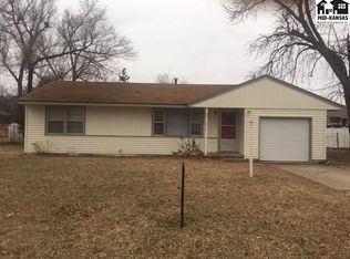 23 Meadowlark Ln, Hutchinson, KS 67502