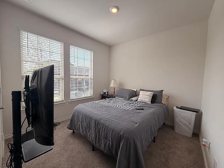 7401 Mayplace Dr — Photo 13
