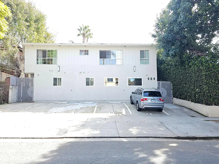 904 N Gardner St #1 — Photo 4