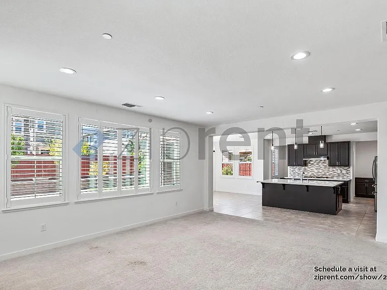350 E Huntley Ave — Photo 10